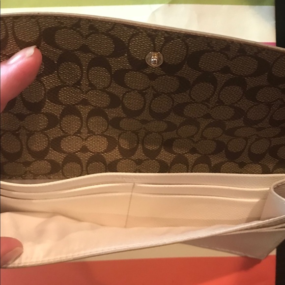 SOLD NWT Coach White Leather Checkbook Wallet - Picture 5 of 5